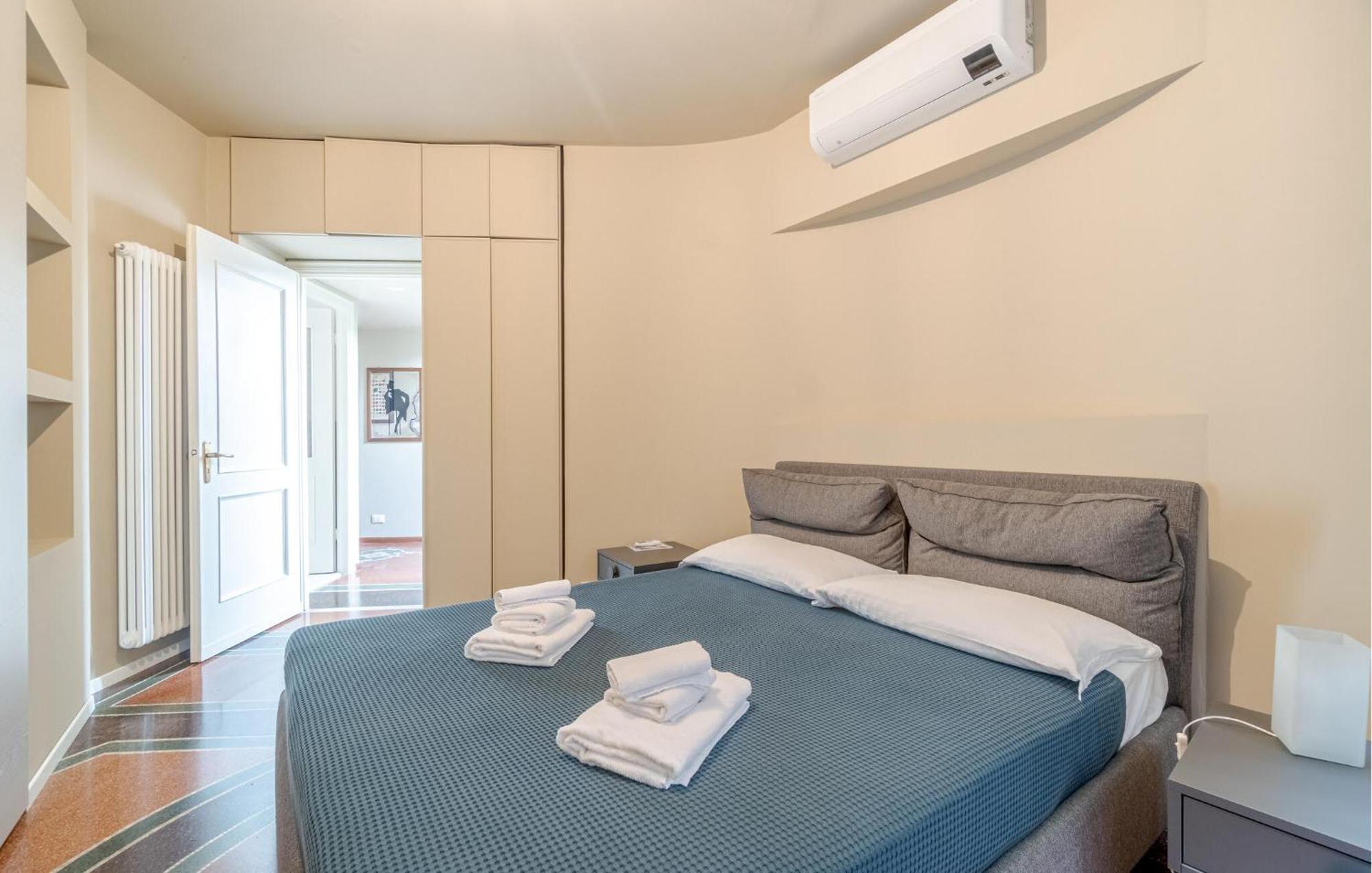 Apartment 1 Bedroom In *